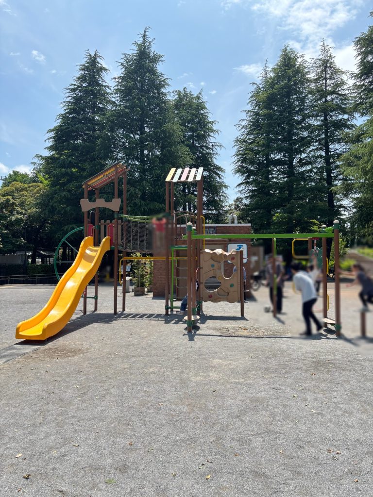こどものひろば公園の小さい子向けの大型遊具