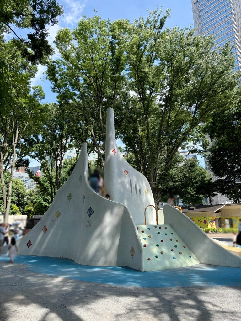 新宿中央公園の遊具写真