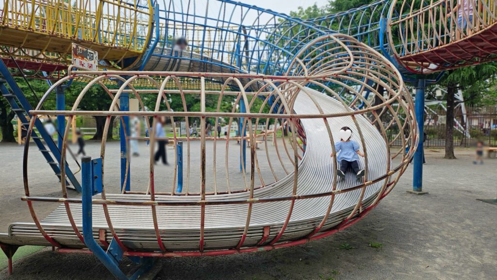 上千葉砂原公園の大型遊具メビウスの輪の写真