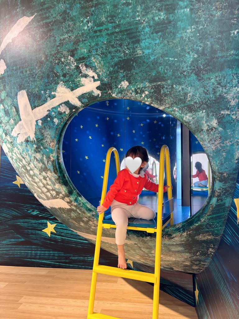 はらぺこあおむしの作者エリックカールの室内遊び場の写真